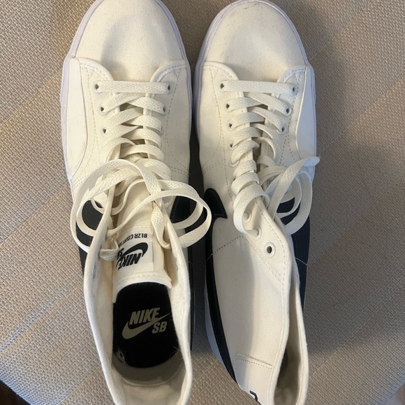 Nike Blazers men’s 10 womens 11.5 - Picture 3 of 3